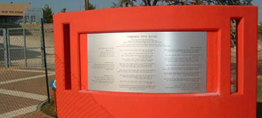 שלטים בחריטה בכל גודל וחומר